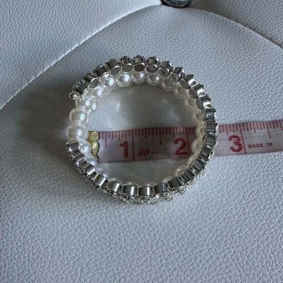 New Pearl Rhinestone Diamond Three Row Bangle Bracelet NWT - Picture 8 of 8